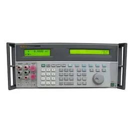 Fluke 5520A-600 Kalibrační přístroj více funkcí s osciloskopem