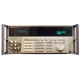 Vícefunkční kalibrátor Fluke 5700A