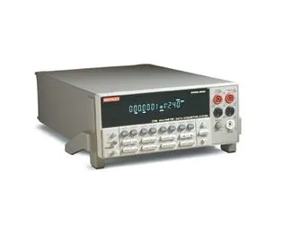 Systém Keithley 2700 pro sběr dat/multimetr