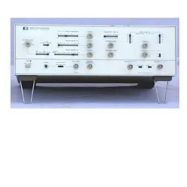 Generátor impulsů Keysight 8082A se dvěma výstupy