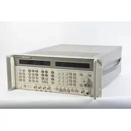 Keysight 8645A Agilní generátor signálu