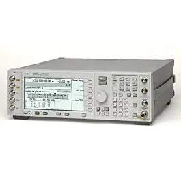 Keysight E4438C-503 Vektorový generátor signálů