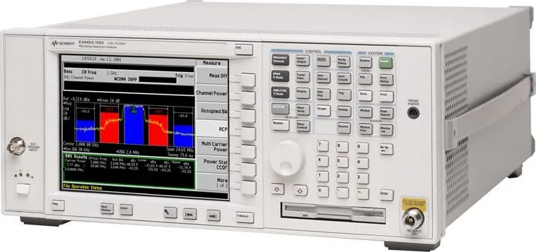 Keysight E4445A Spektrální analyzátor