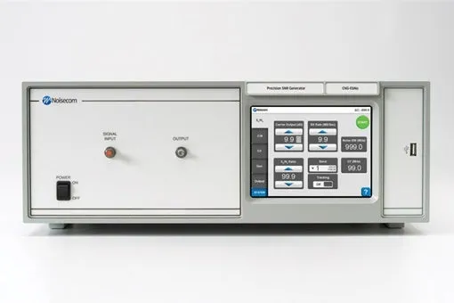 Noise Com CNG-EBNO generátor nosné a šumu