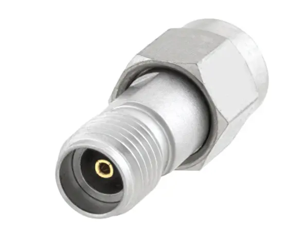 Pasternack PE9332 adaptér 3,5mm na 3,5mm