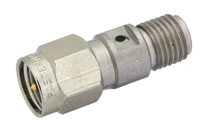 Pasternack PE9694 SMA koaxiální adaptér