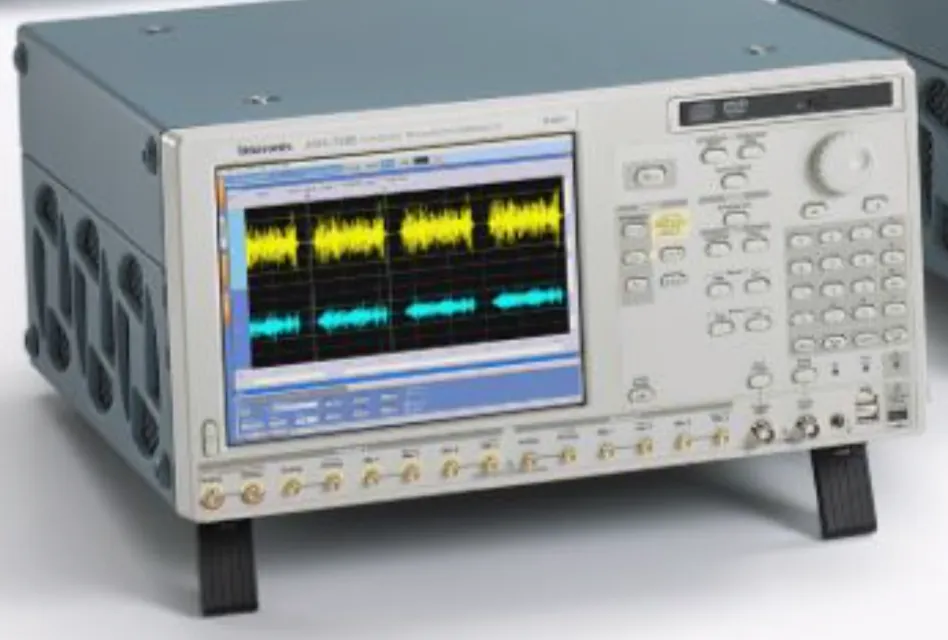 Tektronix AWG7082C Generátor libovolných průběhů