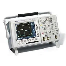 Tektronix TDS3014B digitální fosfátový osciloskop