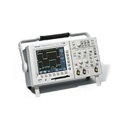 Tektronix TDS3044B Digitální fosforfluorescenční osciloskop