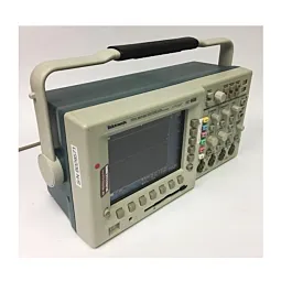 Tektronix TDS3054B Digitální fosforfluorescenční osciloskop